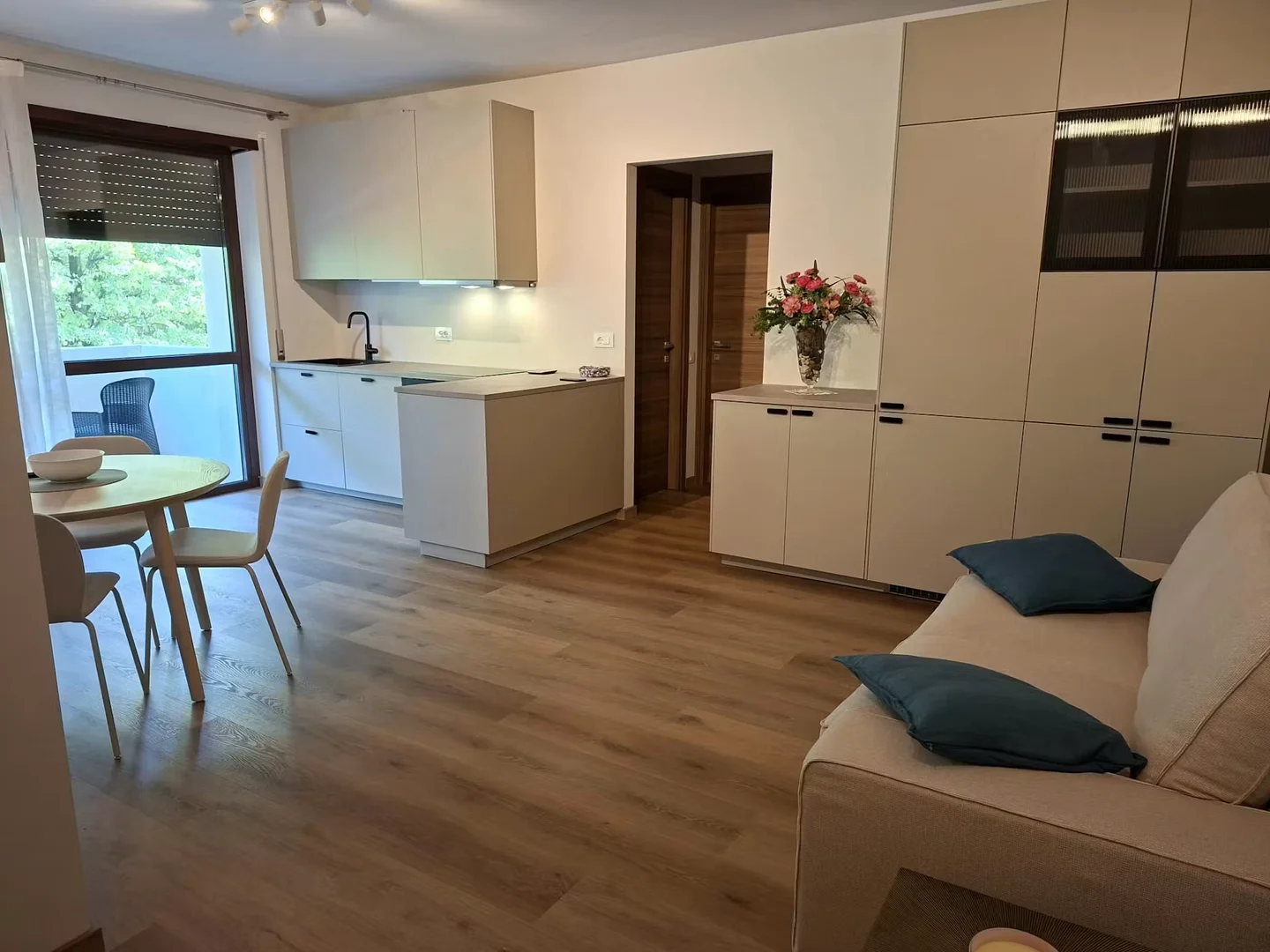 Room for rent in student apartment in , fully furnished