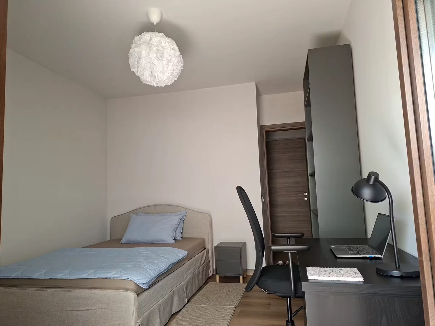 Student-friendly room in  with modern amenities