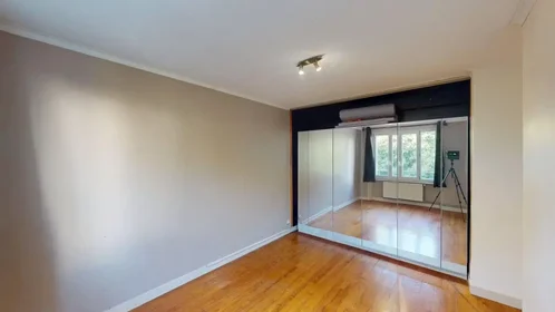Entire apartment at Rue Edmond About, Rive Droite, image 8 of 10