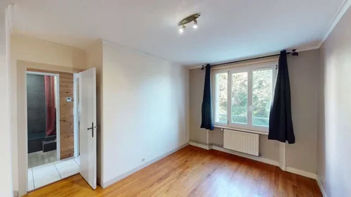 Entire apartment at Rue Edmond About, Rive Droite, image 10 of 10