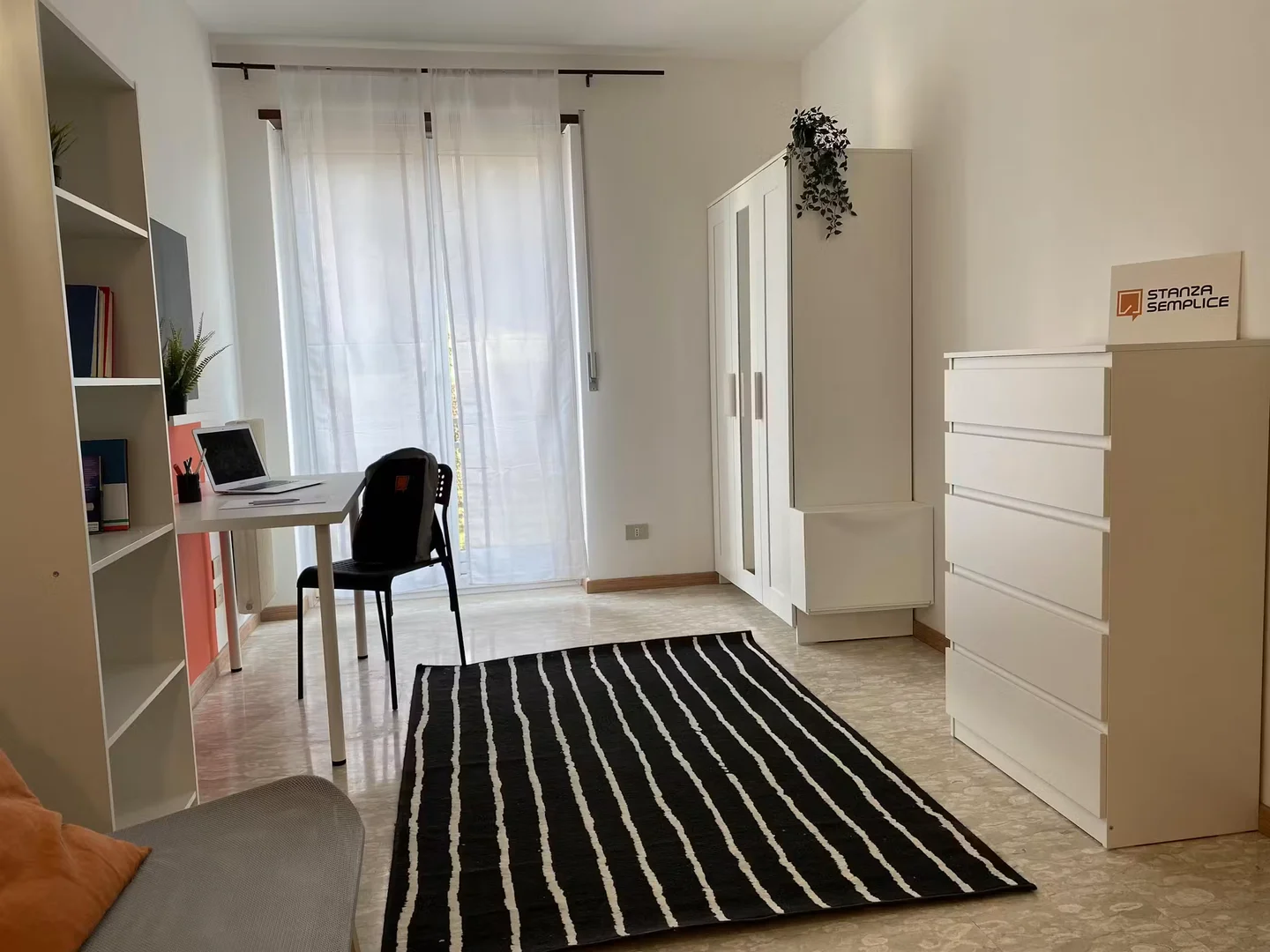  bölgesinde uygun konuma sahip ekonomik öğrenci odası