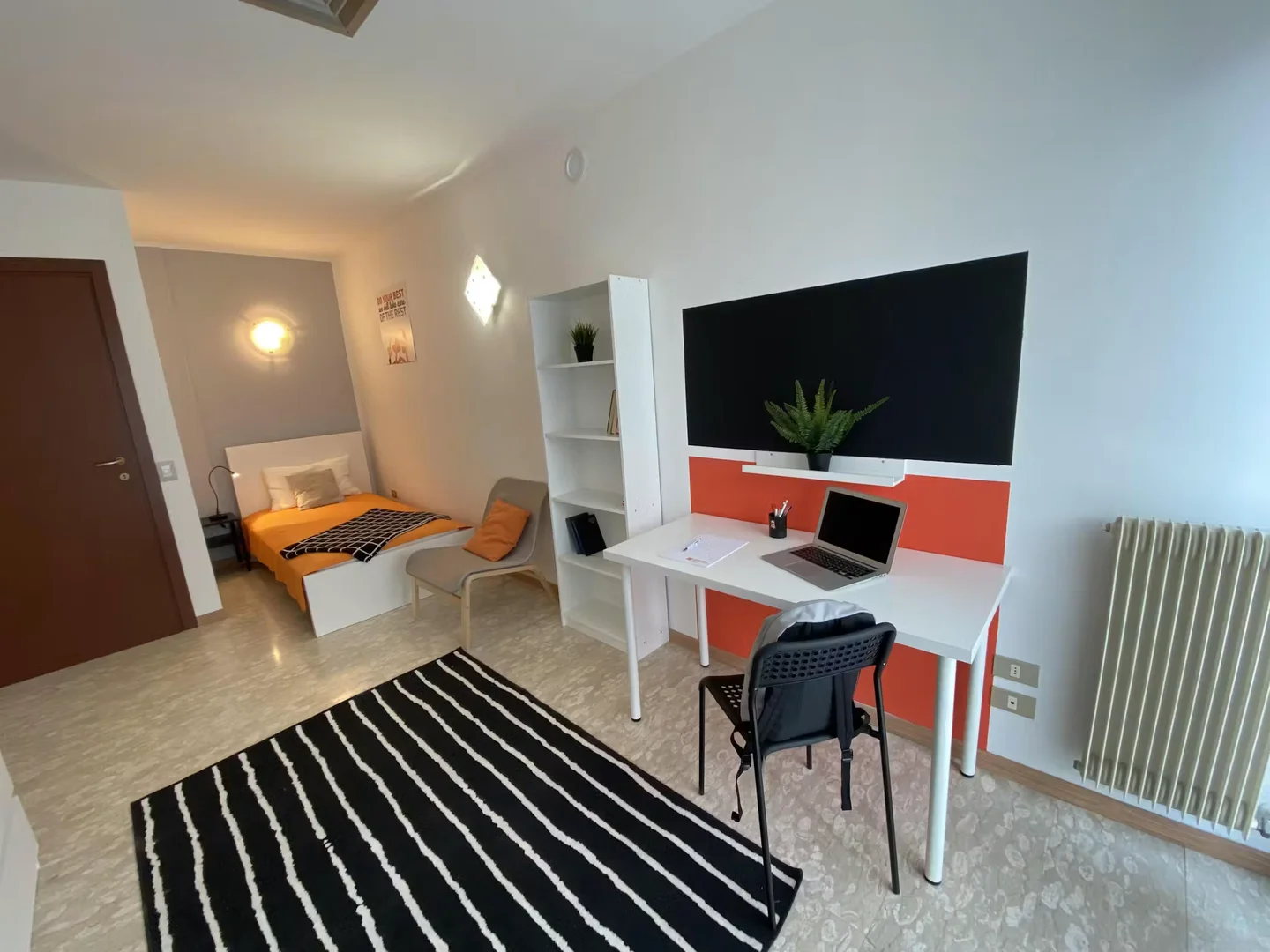 'de öğrenci dairesinde, tamamen mobilyalı kiralık oda