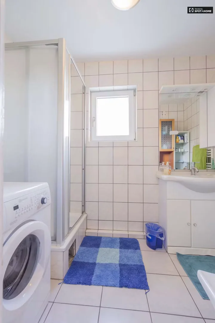 Bright and airy student room with easy university access in