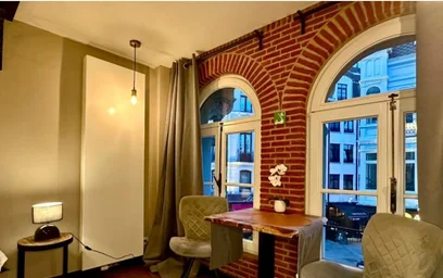 Dairenin tamamı konumu Oude Koornmarkt, Stadhuis-Sint-Jacob-Hessenhuis, 6 8 görüntüsü