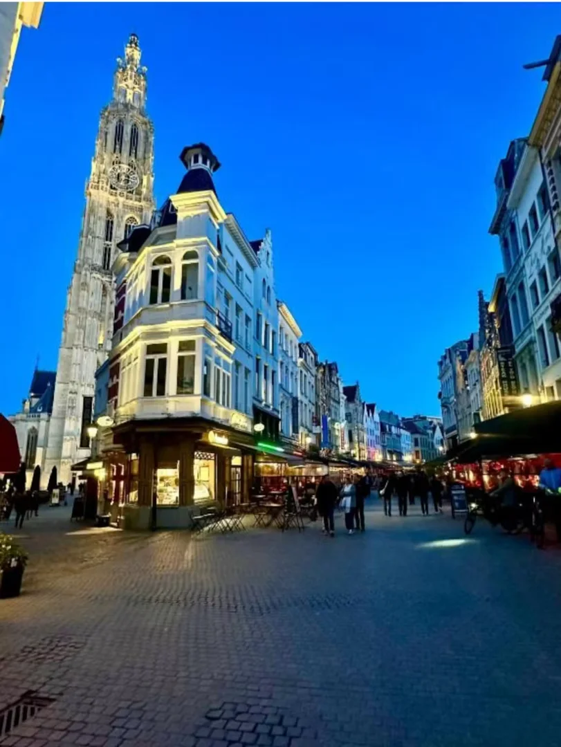Oude Koornmarkt, Stadhuis-Sint-Jacob-Hessenhuis
