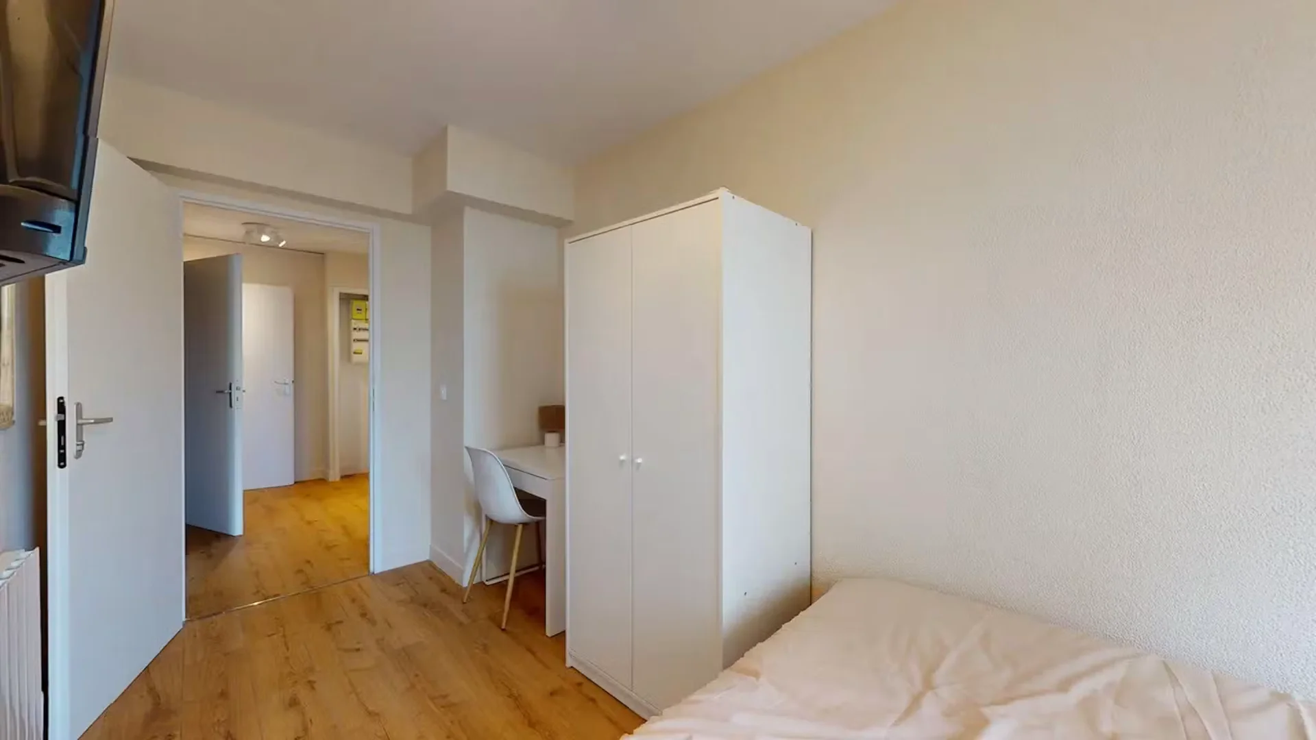 Cozy room for students available in