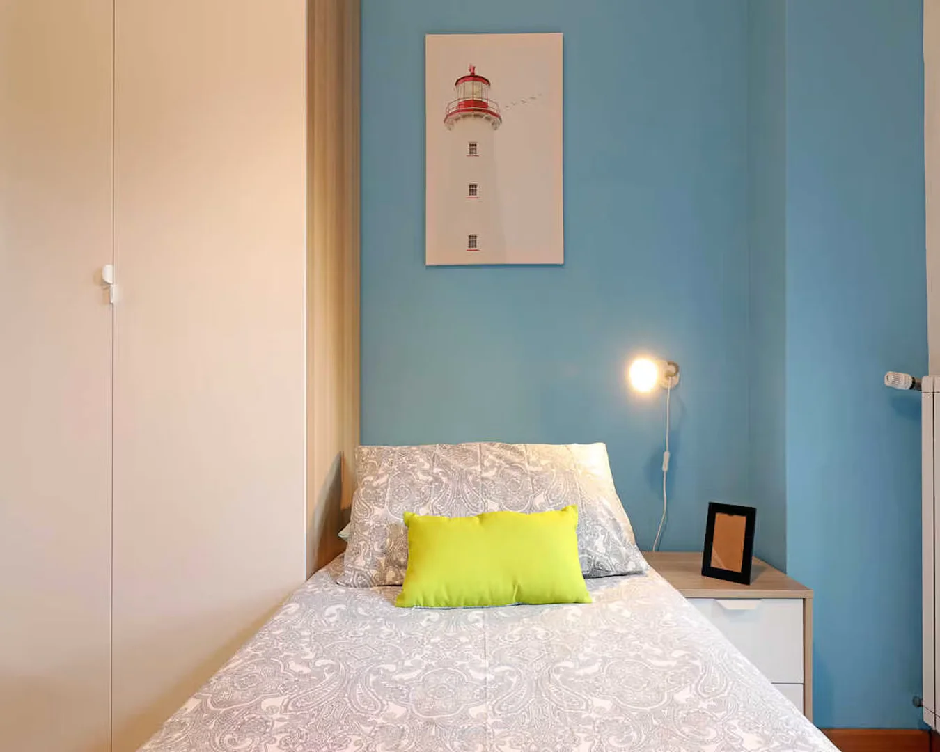 Habitación estudiantil amplia y cómoda en 