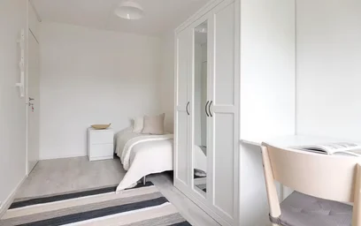 Cheap private room in {area}