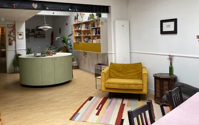 {area} de tamamen mobilyalı daire