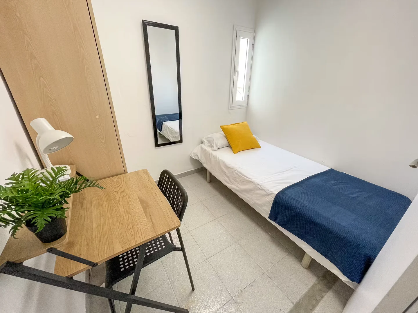 Cozy room for students available in 