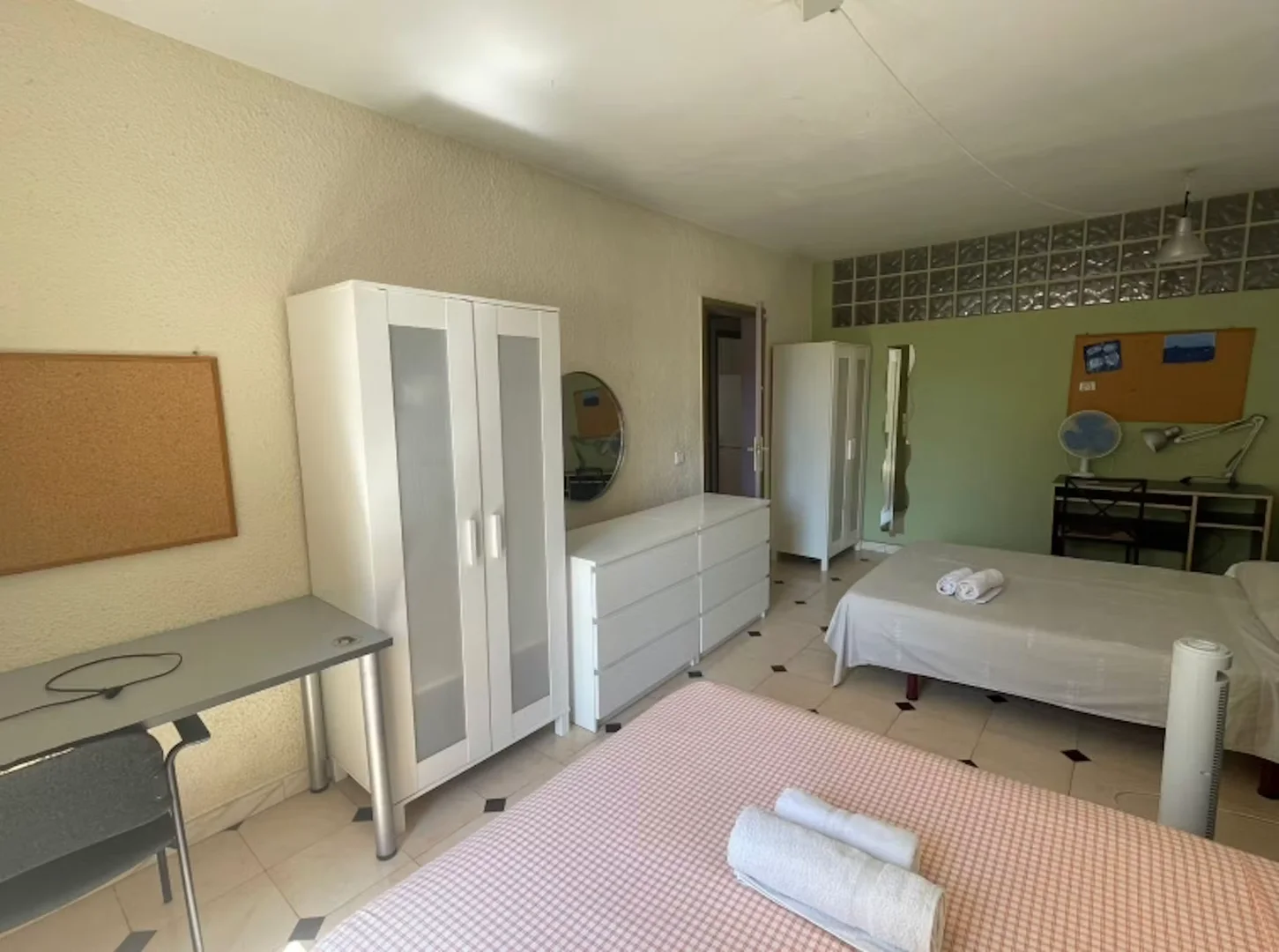 Economical student room with convenient location in 