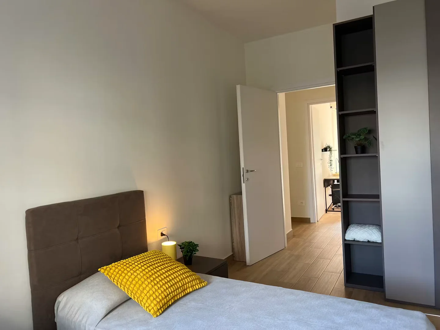 Öğrenciler için rahat oda bölgesinde mevcut