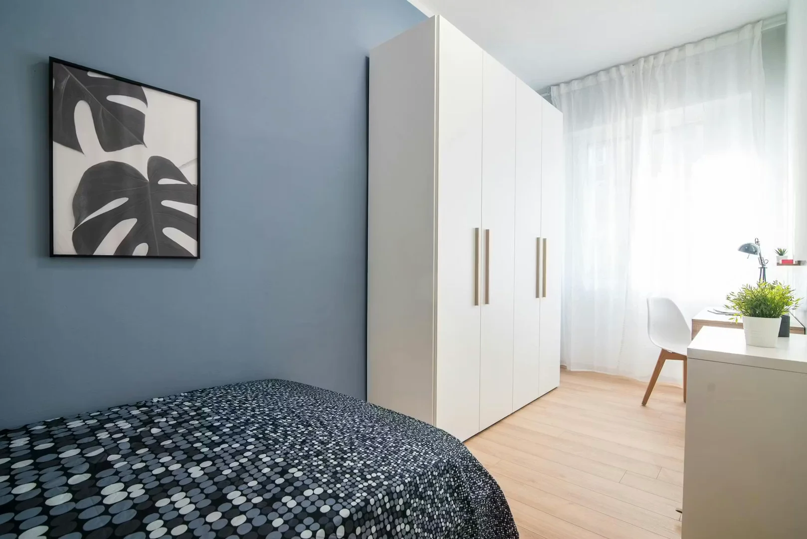 Room for rent in student apartment in , fully furnished