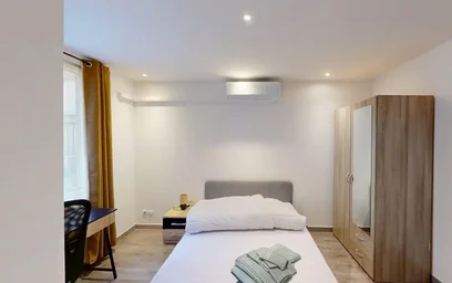 Entire apartment at Rue Louis Pasteur, image 9 of 10