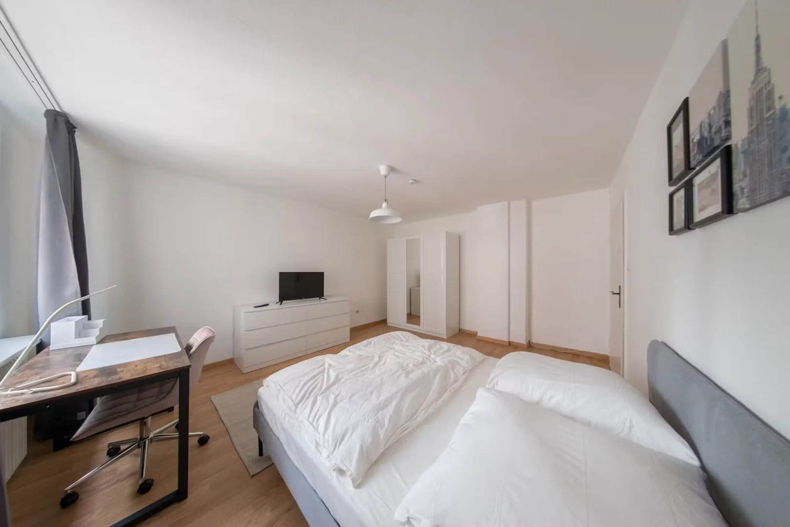 Chambre abordable pour les étudiants avec un bon éclairage dans 