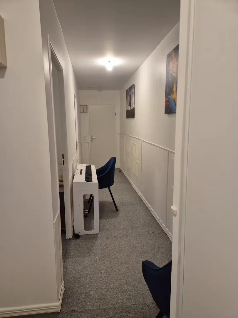 'de modern olanaklara sahip öğrenci dostu oda