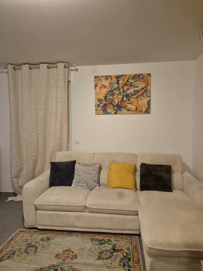 Öğrenciler için rahat oda bölgesinde mevcut