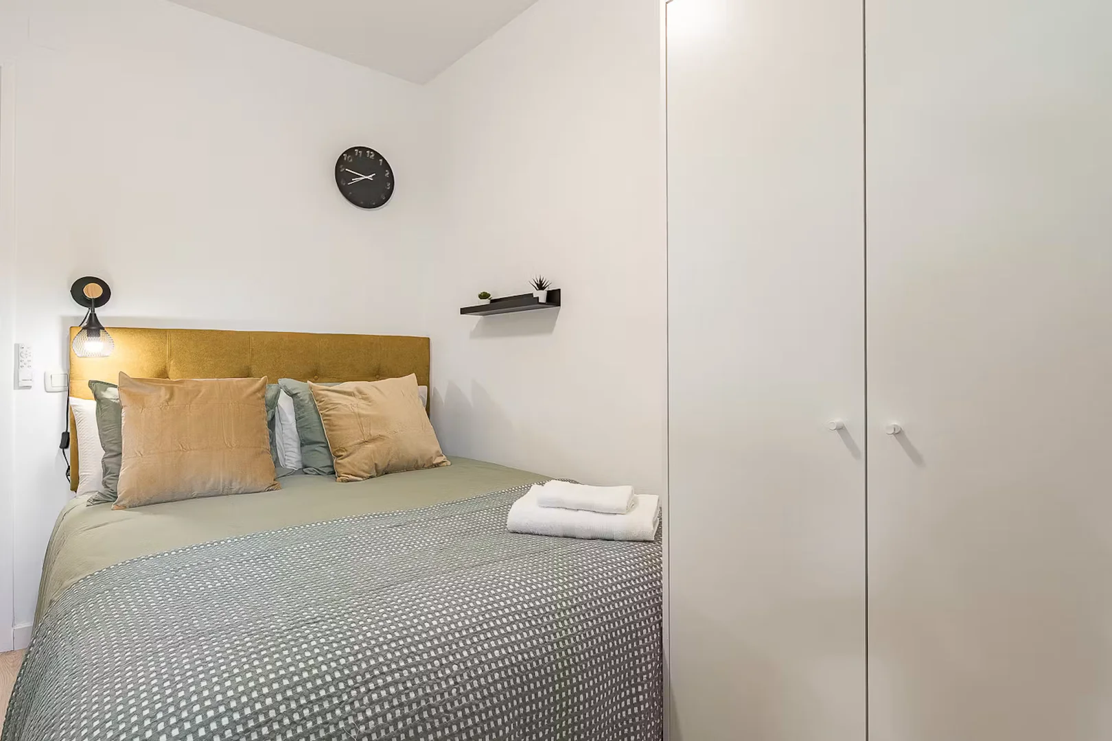 'de öğrenci dairesinde, tamamen mobilyalı kiralık oda