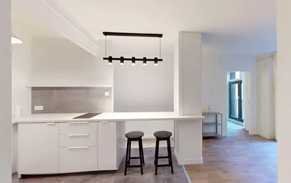 Entire apartment at Rue du Port, Delille-Cathédrale-la Gare, image 1 of 10