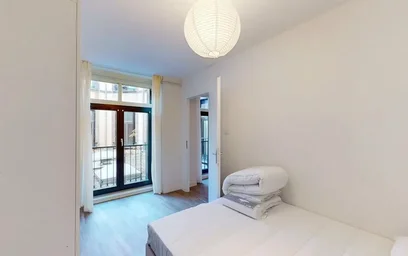 Entire apartment at Rue du Port, Delille-Cathédrale-la Gare, image 8 of 10