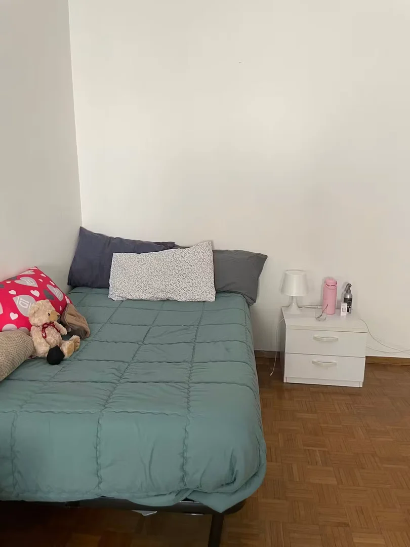 Chambre conviviale pour les étudiants dans  avec des équipements modernes