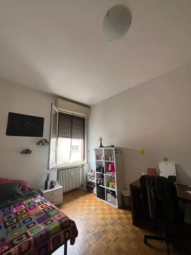 Chambre confortable pour étudiants disponible dans 
