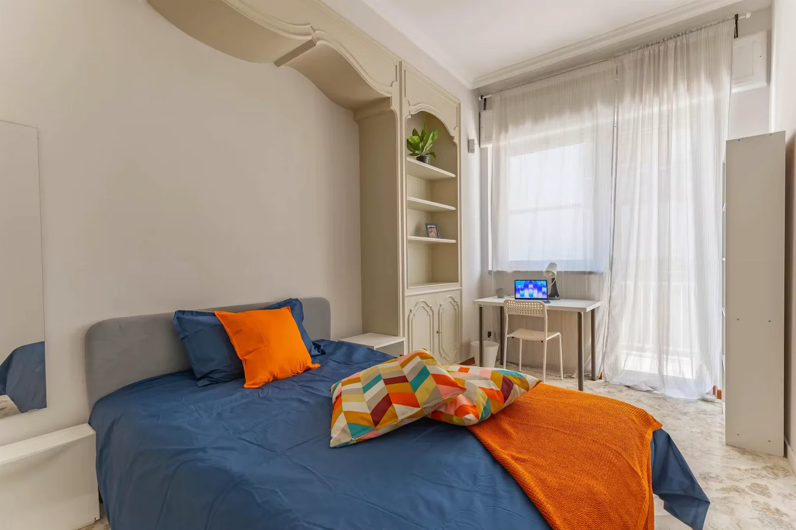 Habitación en apartamento estudiantil en alquiler en , completamente amueblado