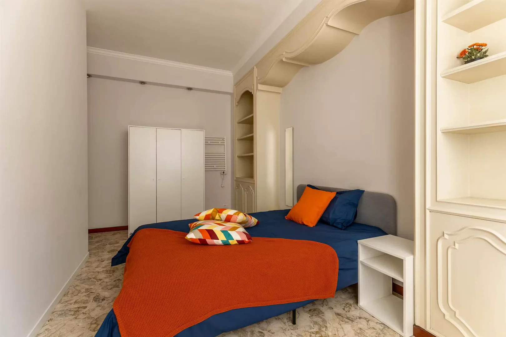 Habitación estudiantil amplia y cómoda en 