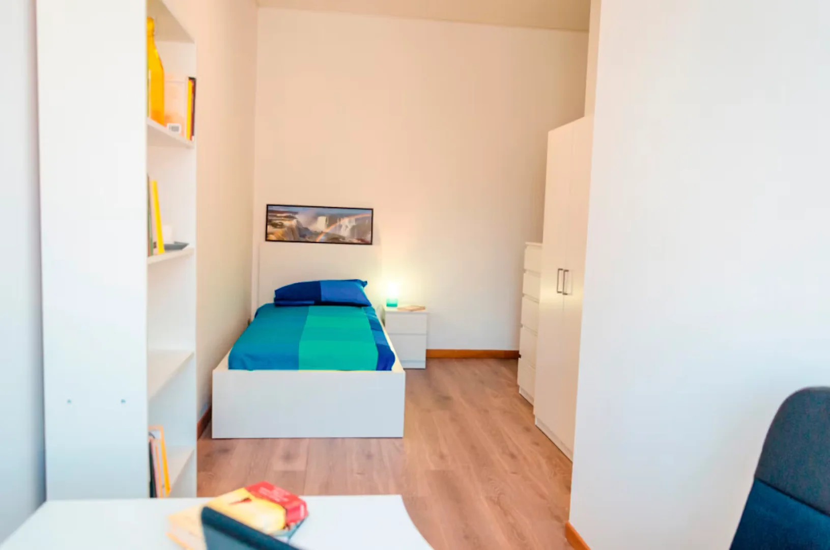 Zimmer in Studentenwohnung in zu vermieten, voll möbliert