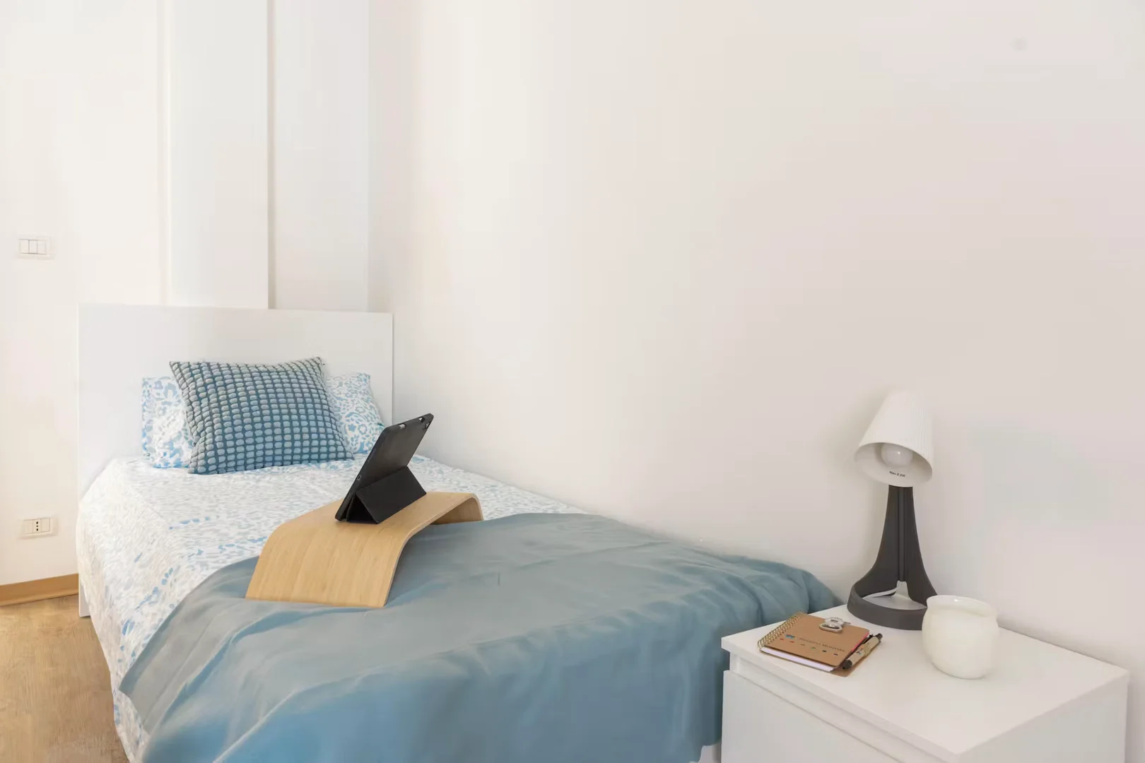 Funktionelles Studentenzimmer perfekt zum Studieren in 