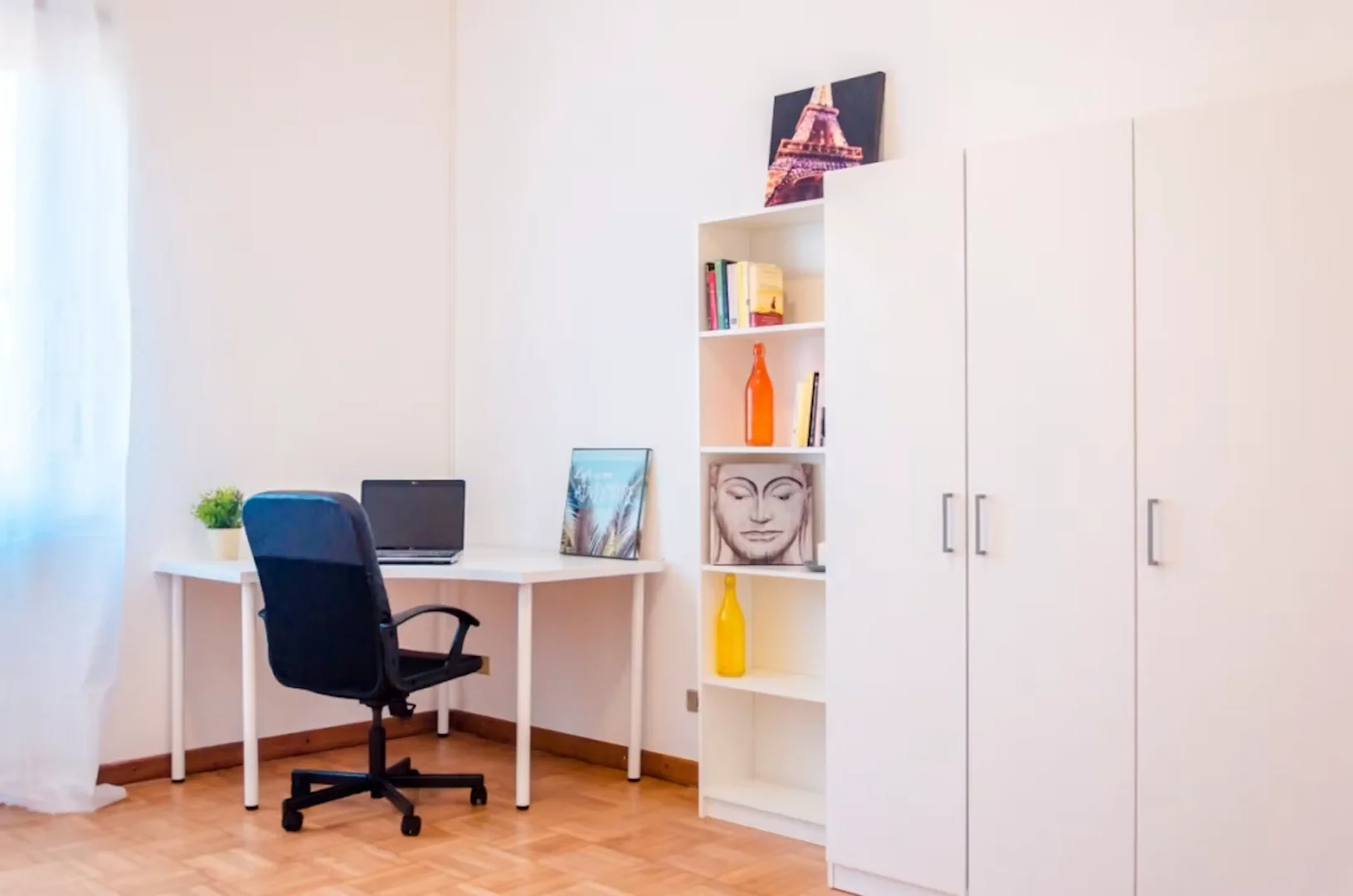 Confortevole e spaziosa stanza per studenti in 