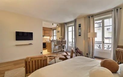 Entire apartment at Rue Jouvenet, 16th Arrondissement, image 2 of 10
