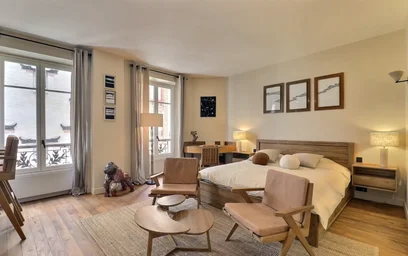 Entire apartment at Rue Jouvenet, 16th Arrondissement, image 6 of 10