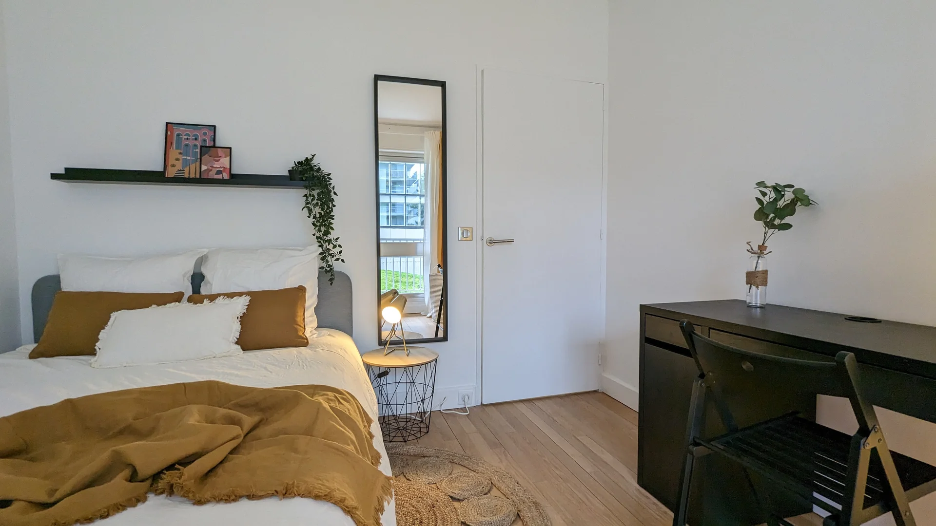 Student-friendly room in  with modern amenities