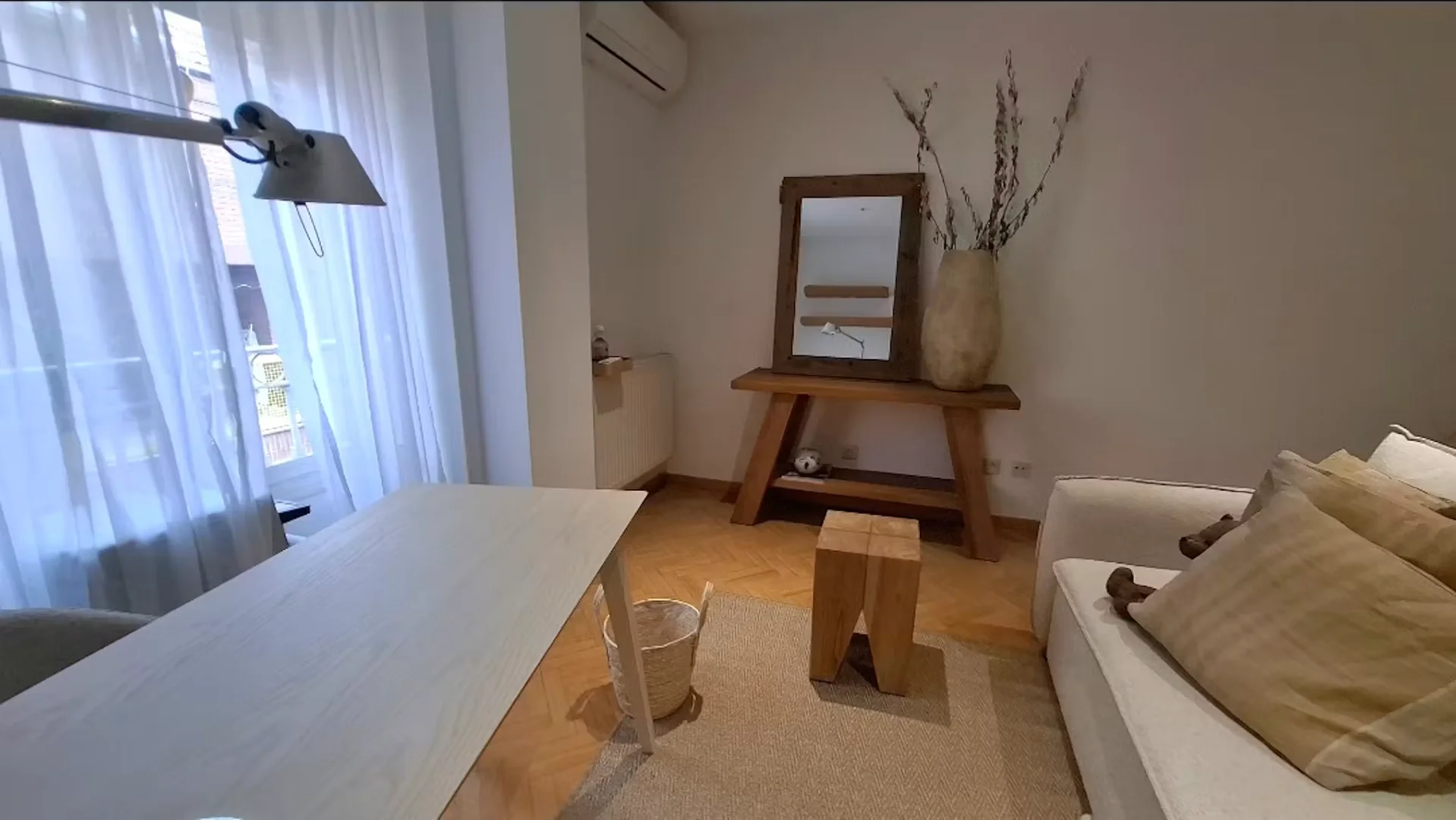 Quarto de estudante económico com localização conveniente em