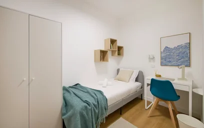 Room for rent with double bed {area}