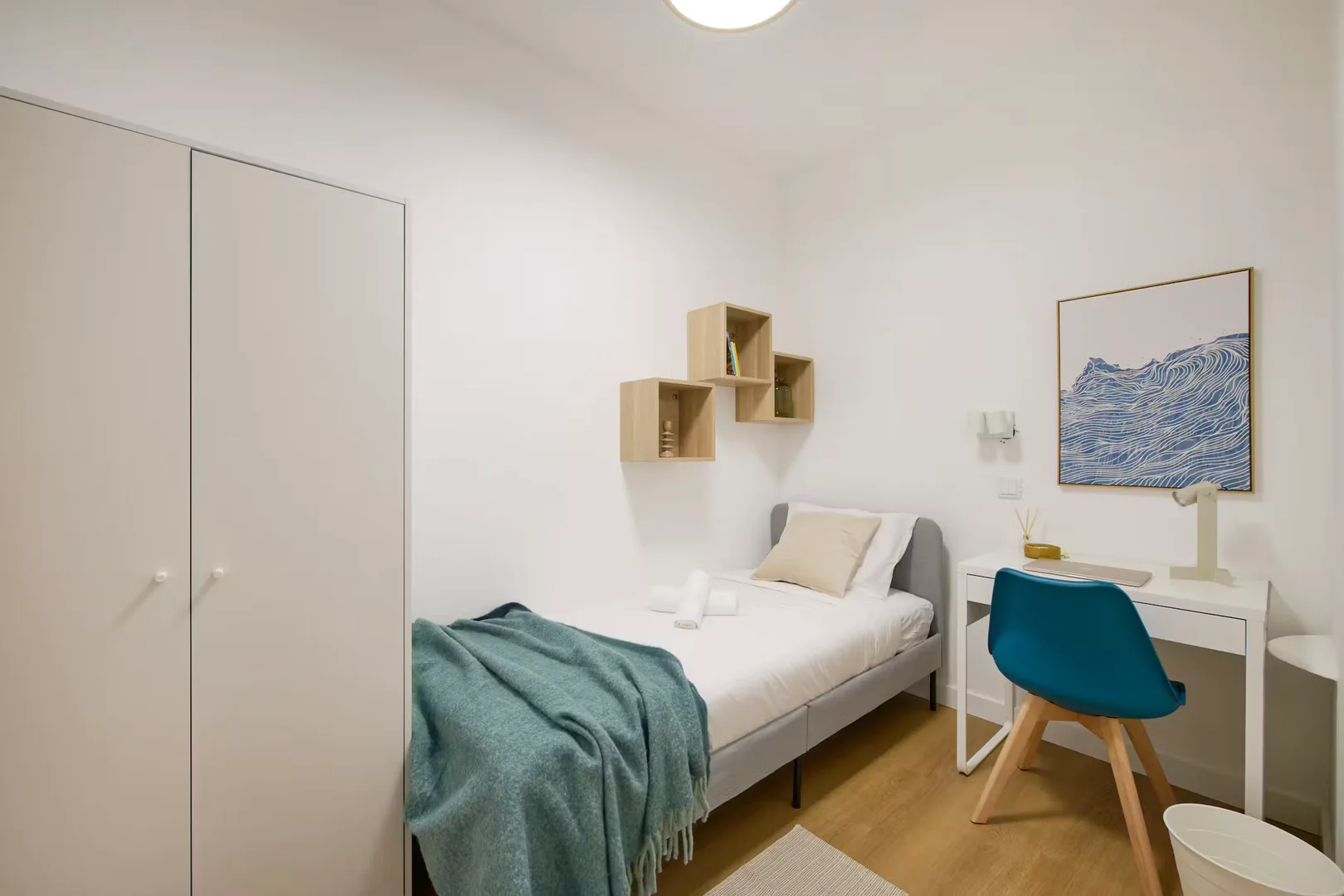 Economical student room with convenient location in 