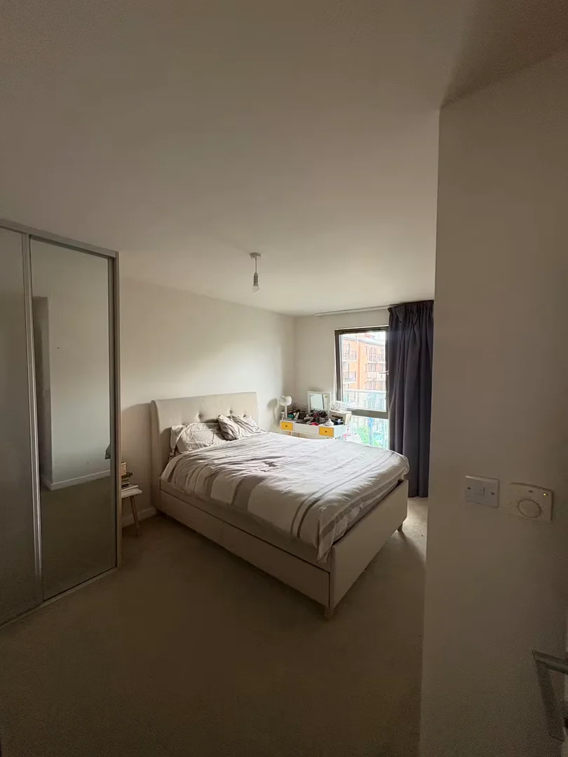 Quarto de estudante confortável e espaçoso em 
