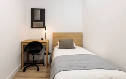 Chambre à louer avec lit double {area}