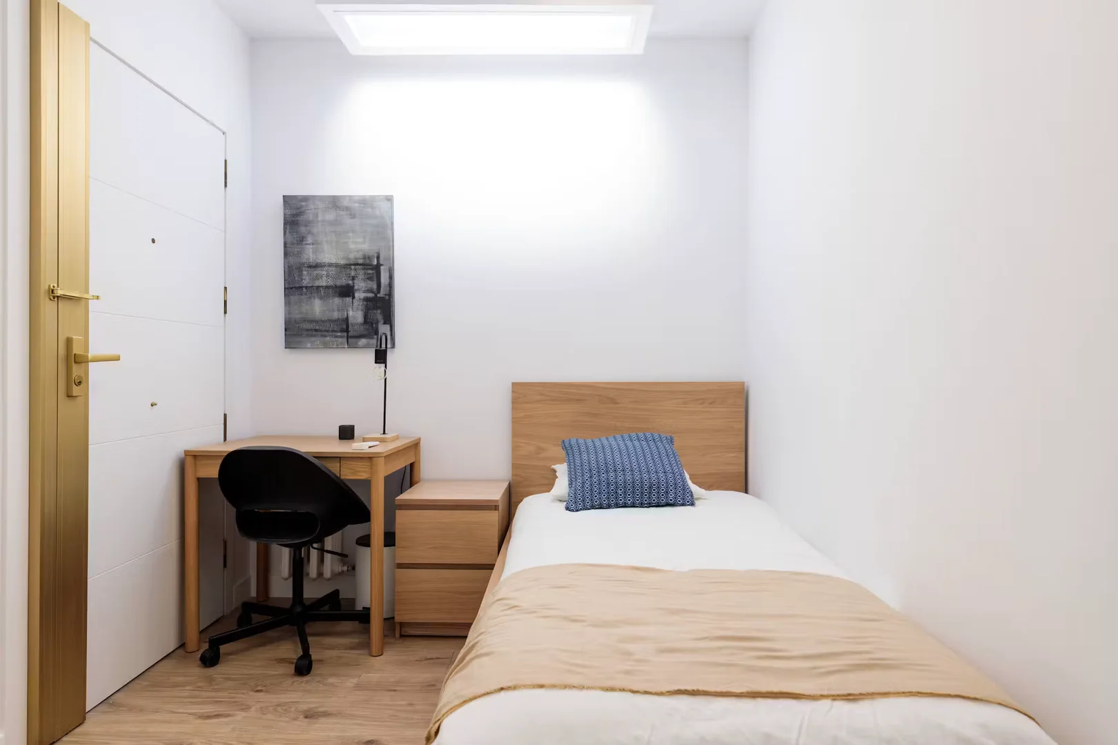 Habitación para estudiantes en  con área de estudio y facilidades compartidas