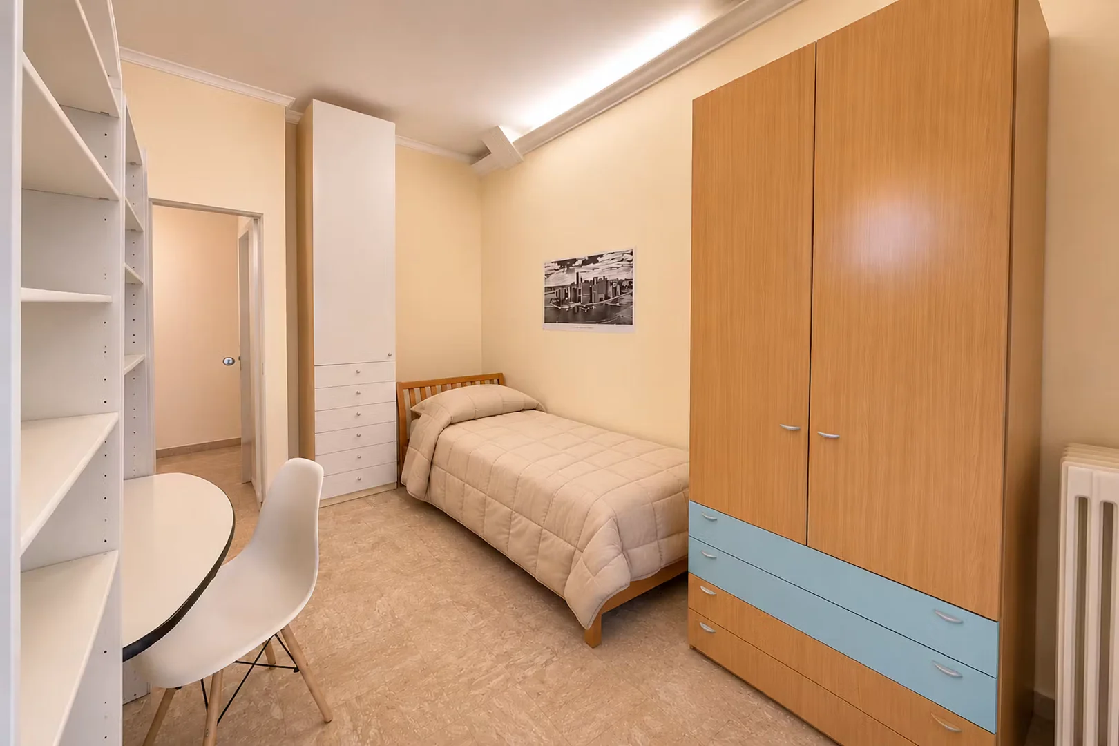 Funktionelles Studentenzimmer perfekt zum Studieren in 