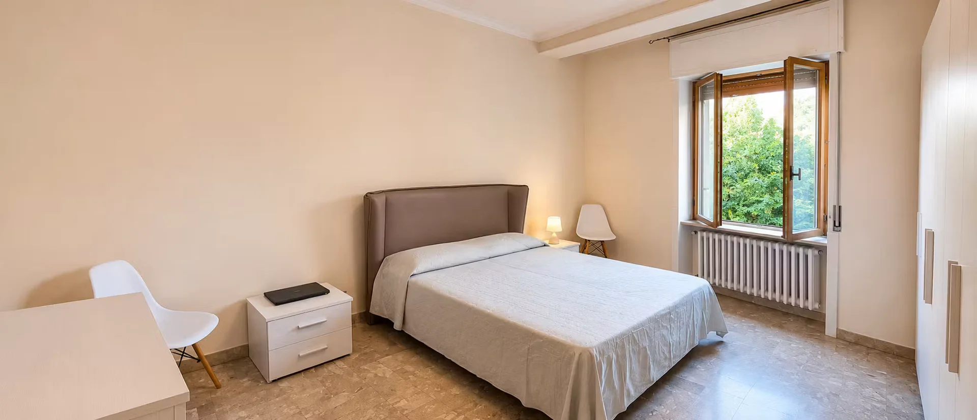 Bezahlbares Zimmer für Studenten mit ausreichender Beleuchtung in 