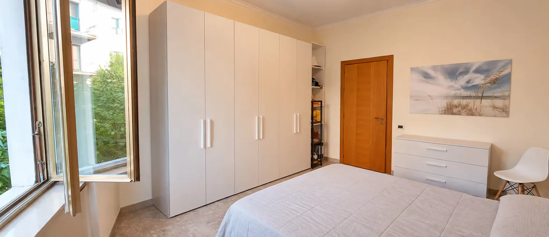 Helles und luftiges Studentenzimmer mit einfachem Zugang zur Universität in 