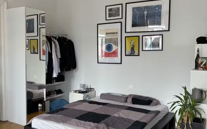 Quarto para alugar com cama de casal em {area}