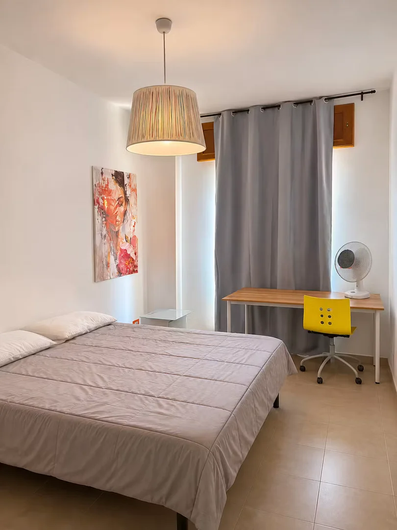 Funktionelles Studentenzimmer perfekt zum Studieren in 