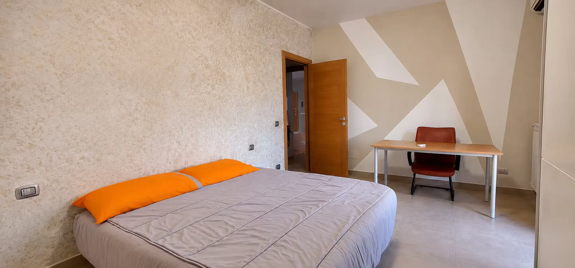 Bezahlbares Zimmer für Studenten mit ausreichender Beleuchtung in 