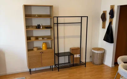 Apartamento moderno e brilhante em {area}