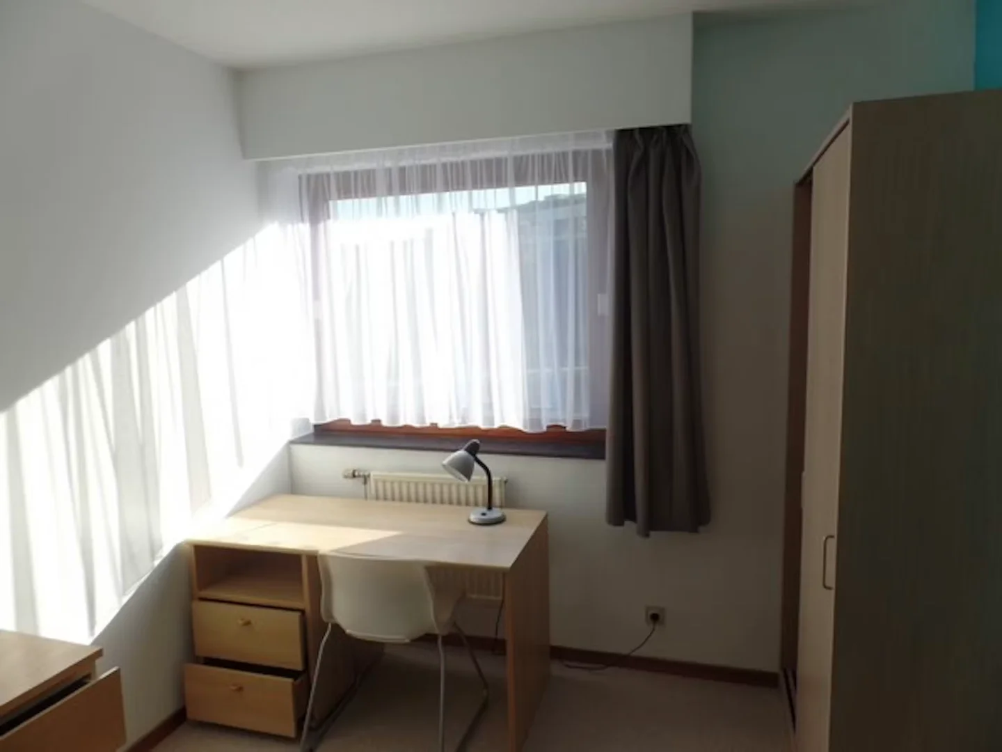 Bright and airy student room with easy university access in 