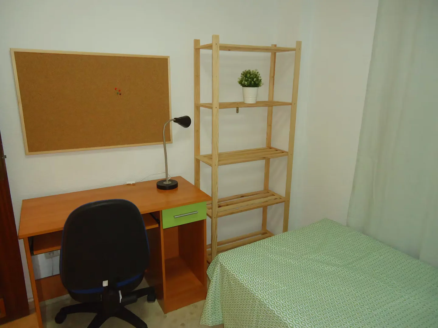 Quarto de estudante funcional perfeito para estudar em
