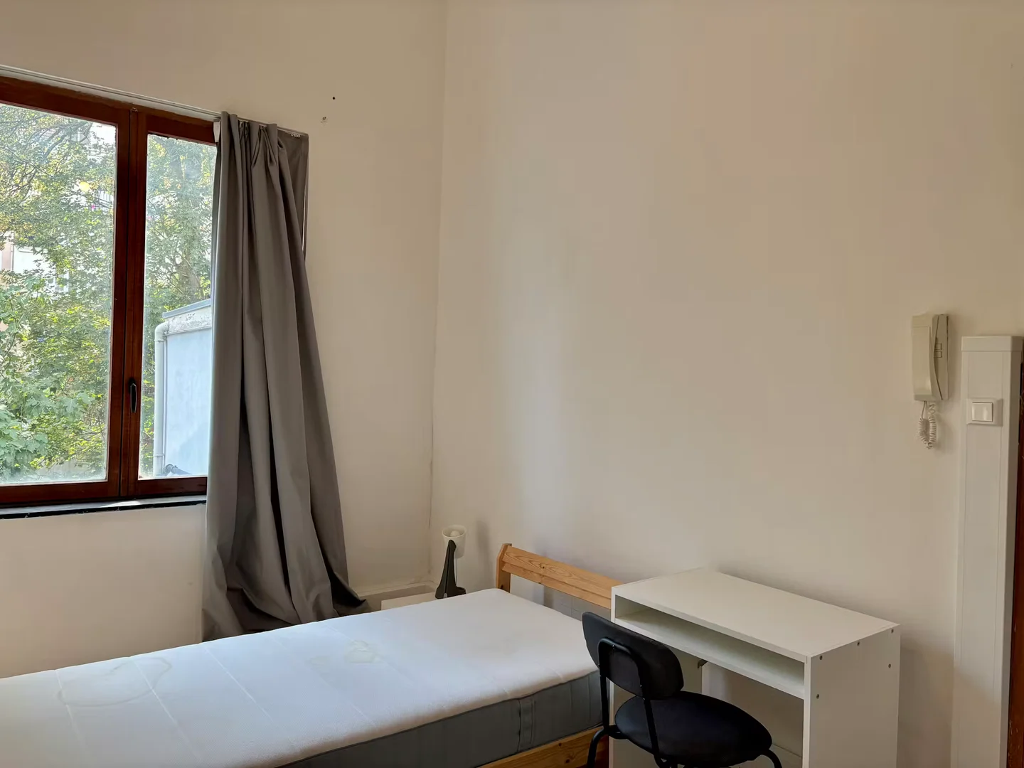 Quarto de estudante económico com localização conveniente em